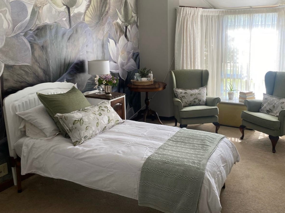 Bedroom in light flowery colours